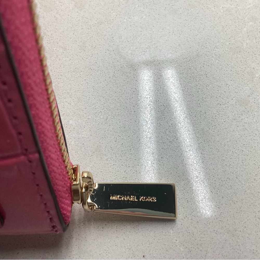 Michael Kors Wallet NWOT in a Pretty Pink - Picture 4 of 9